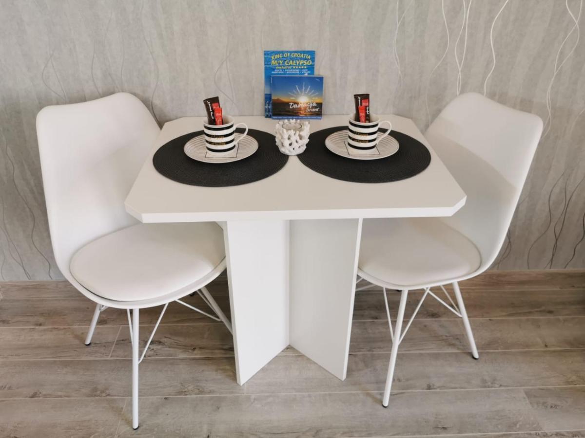 Apartments Deak Makarska Eksteriør billede