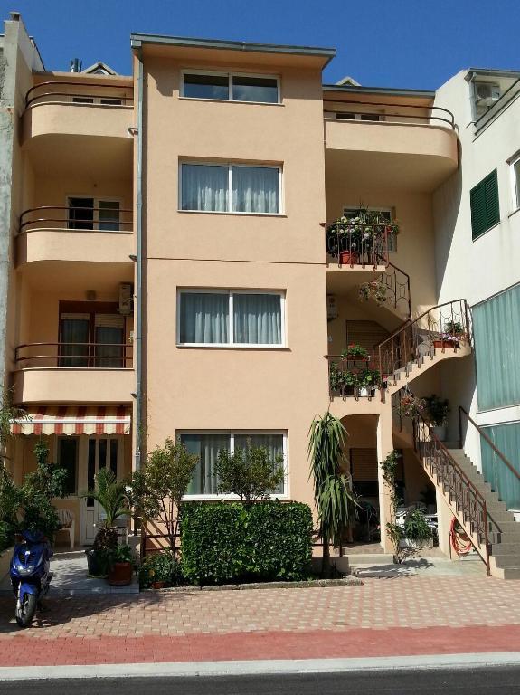 Apartments Deak Makarska Eksteriør billede